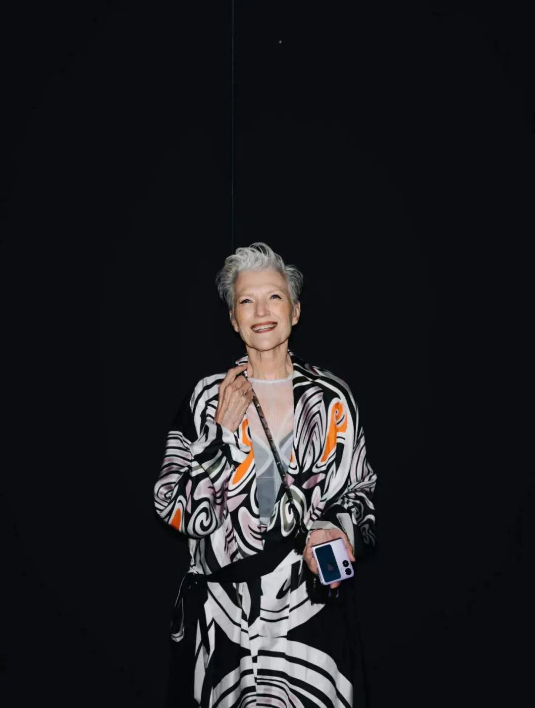 “审慎地冒险”精神圈粉梅耶马斯克，这家手机品牌做对了什么？​