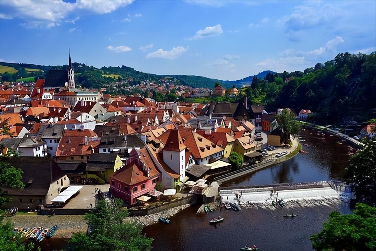 女孩15岁就能接客，性是工作也是生活，捷克为何会沦为情色大国？