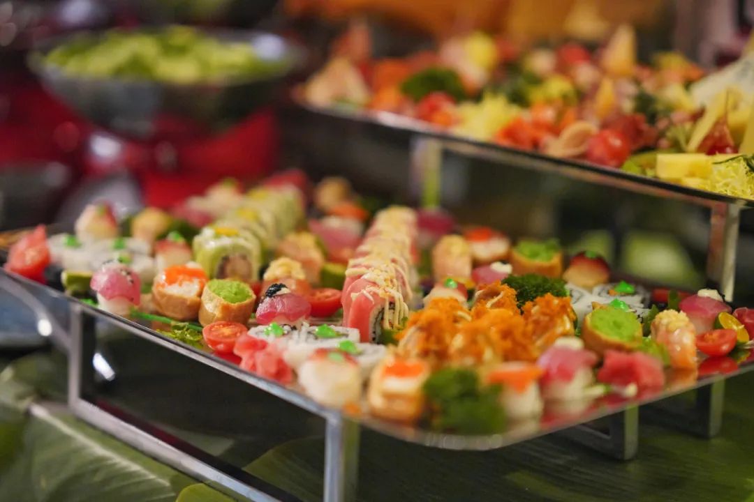 东钱湖最大五星酒店,东钱湖有几个足球场