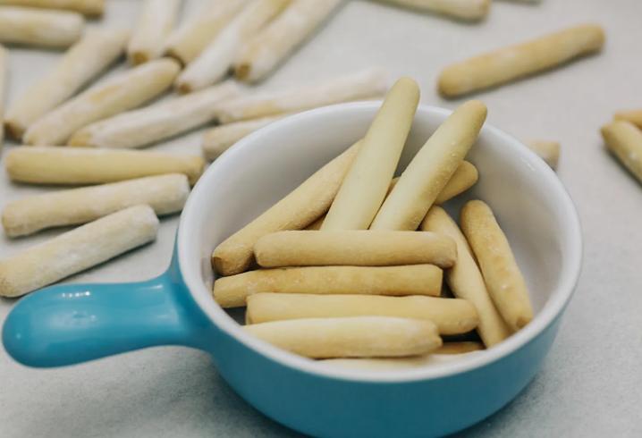 如何度过宝宝烦躁的出牙期,宝宝第一次出牙期间会烦躁哭闹