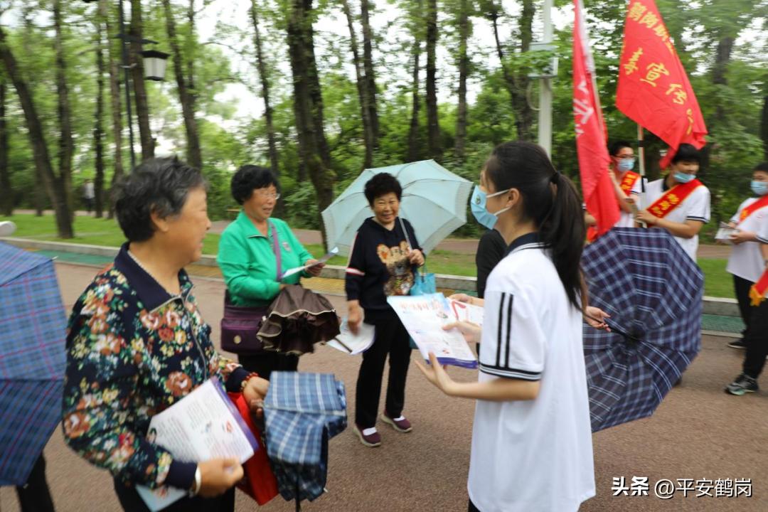 鹤岗市公安局关于禁毒宣传活动,铲毒禁毒宣传进万家