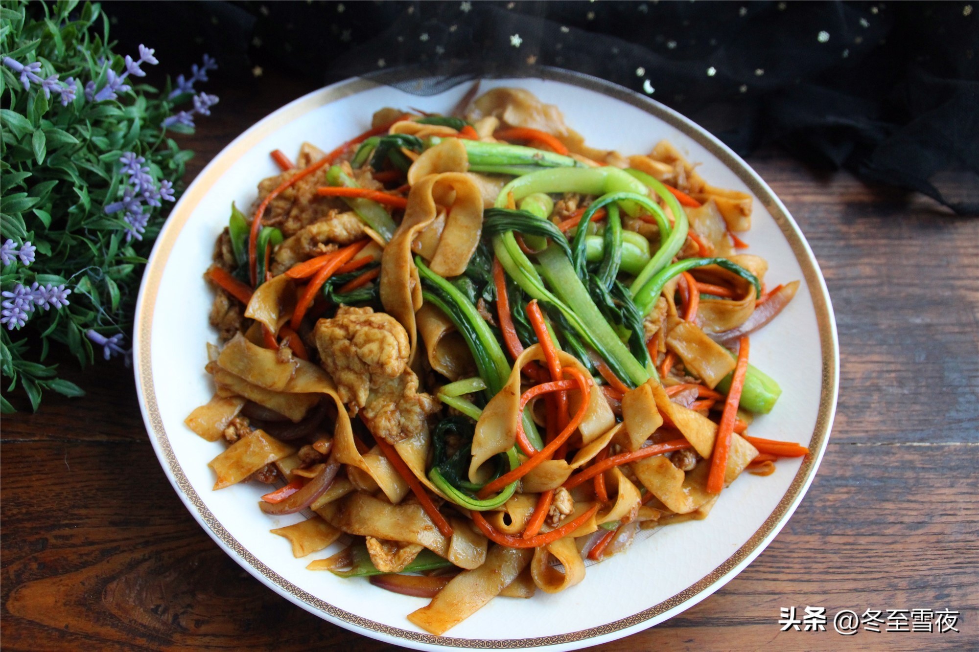 包菜炒面条最好吃的做法简单,番茄酱炒面条最好吃的做法简单