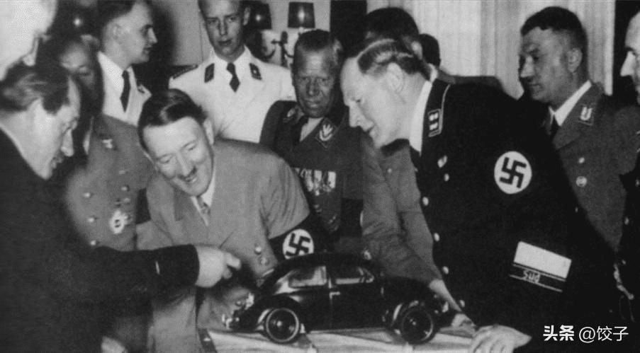 日军有多变态,日寇在火车上殴打老妇人