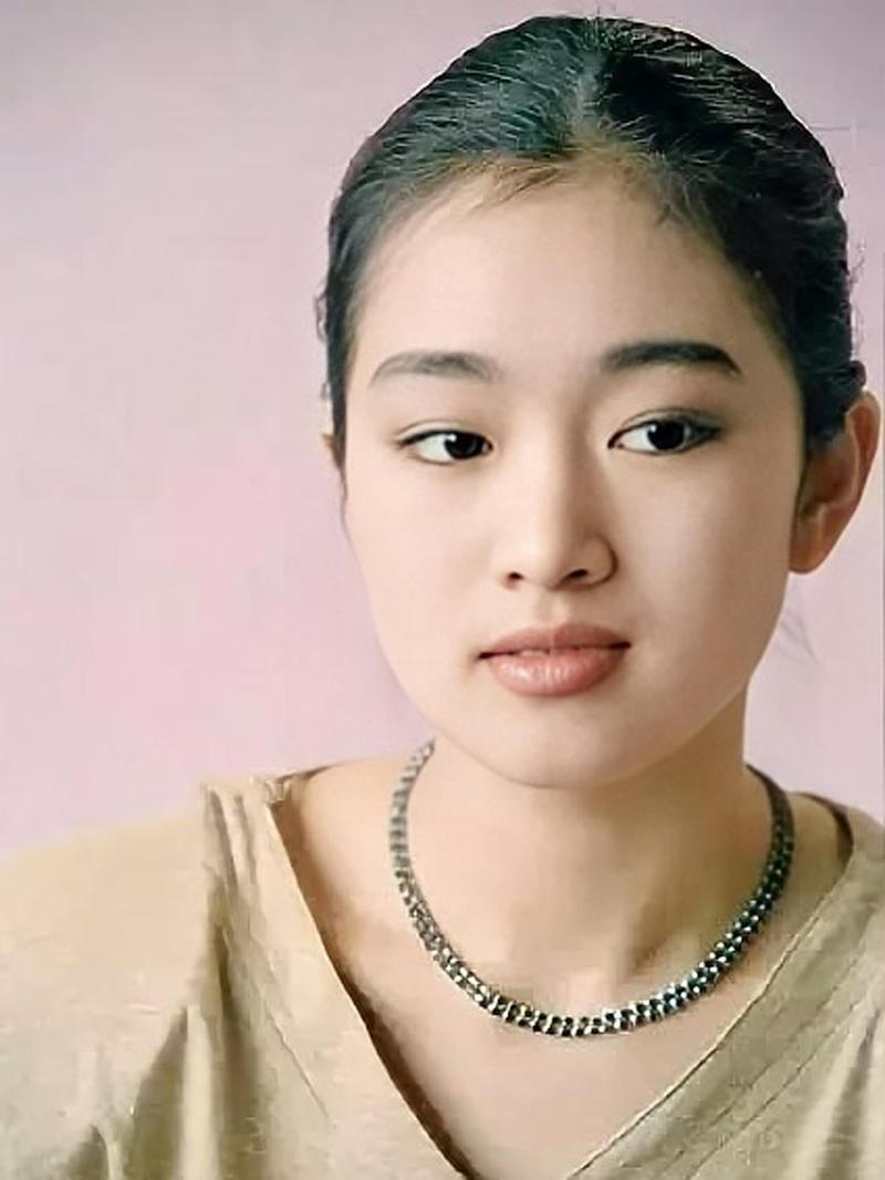 巩俐巅峰时期照片,巩俐40岁时颜值巅峰