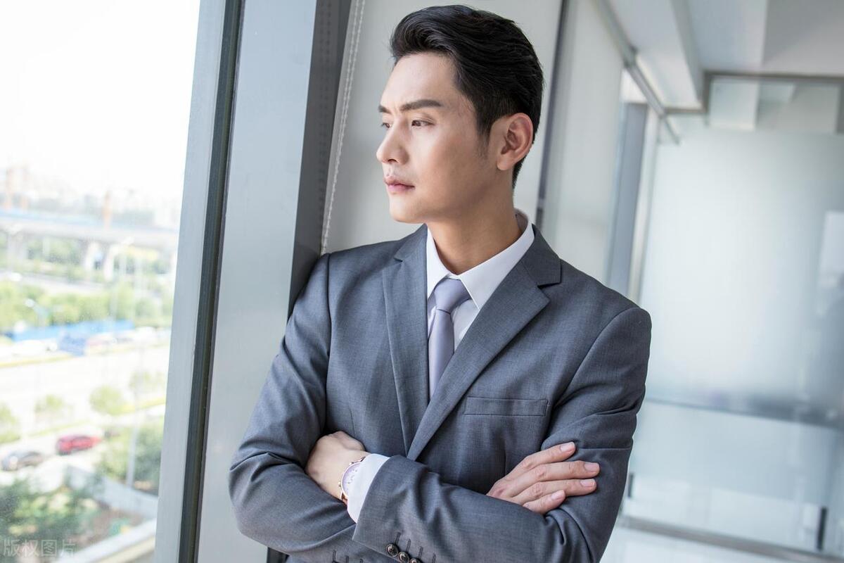 属龙一生发展方向,易经属龙的人的运势