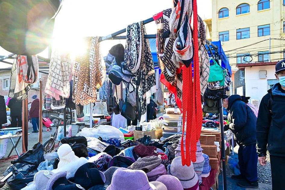 西山脚下的早市,闲逛最具人间烟火气的早市