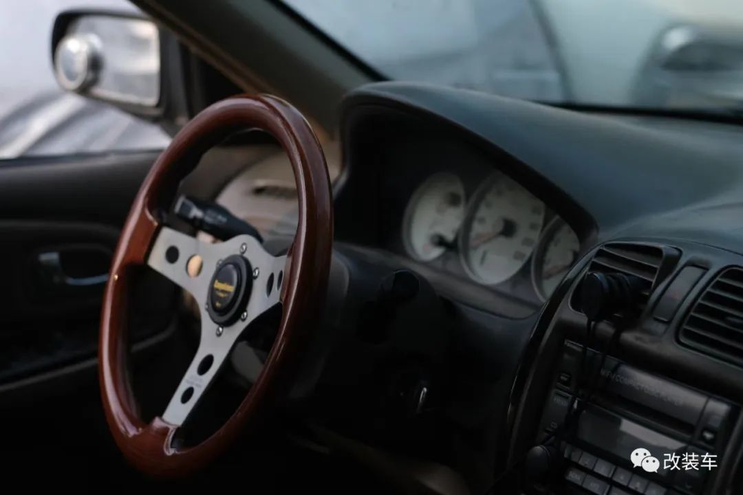 马自达323玩漂移,马自达323狂飙