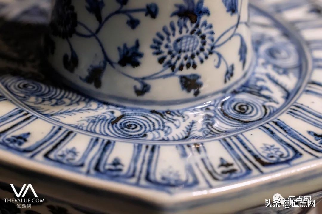 乾隆官窑精品瓷器一对,乾隆御制的珐琅彩八仙过海拍卖价