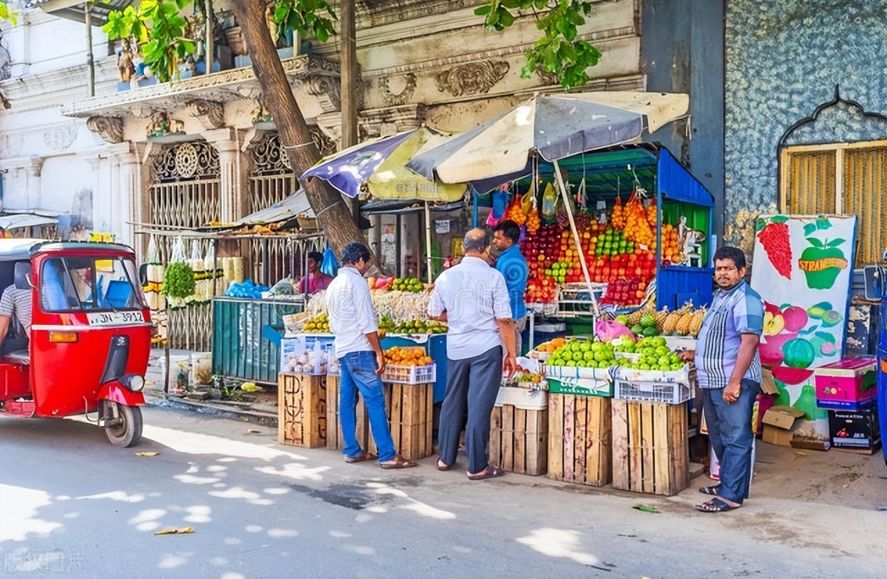 四川大妈卖水果一年收入113万,7旬老人摆摊卖水果月入三万