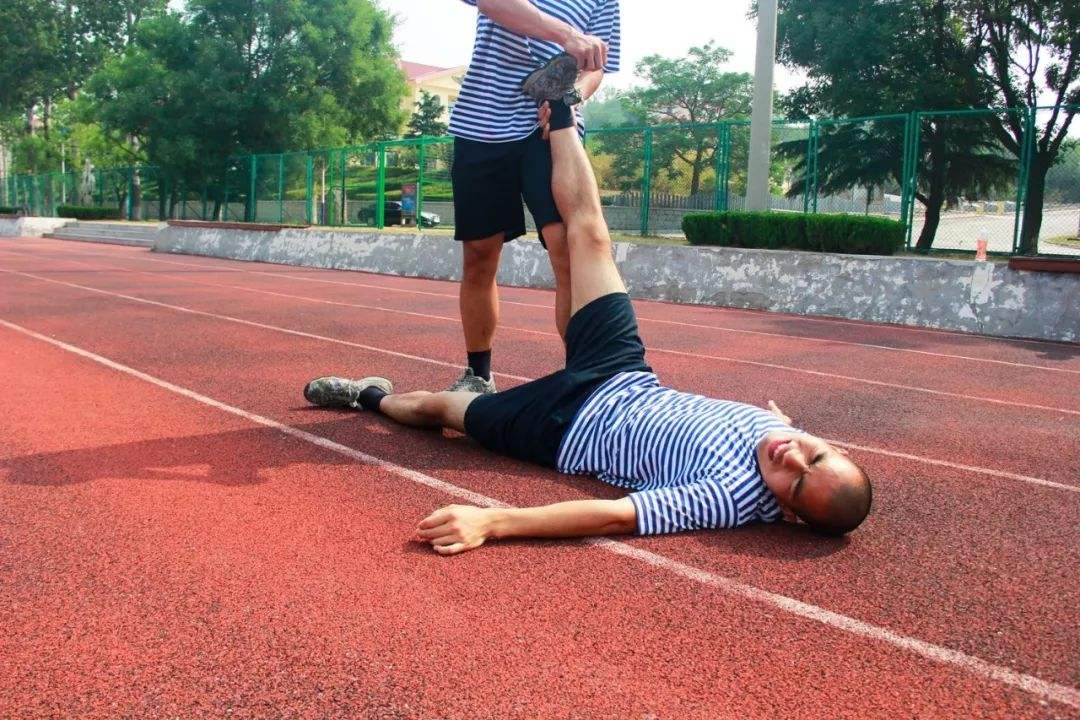 肌肉拉伤能不能继续训练,肌肉拉伤一周后可以训练吗