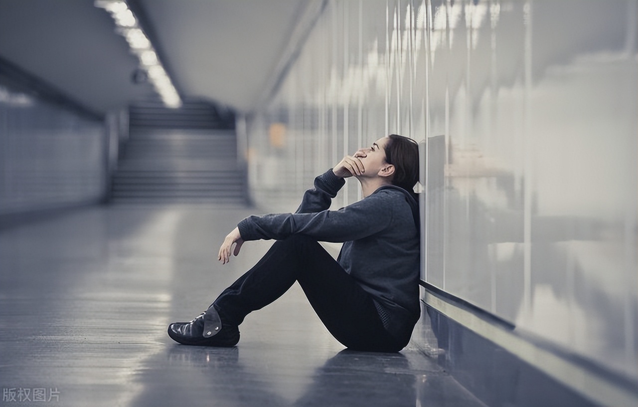 发自肺腑的伤感句子很悲伤想哭,让人感到悲伤的伤感句子瞬间秒哭