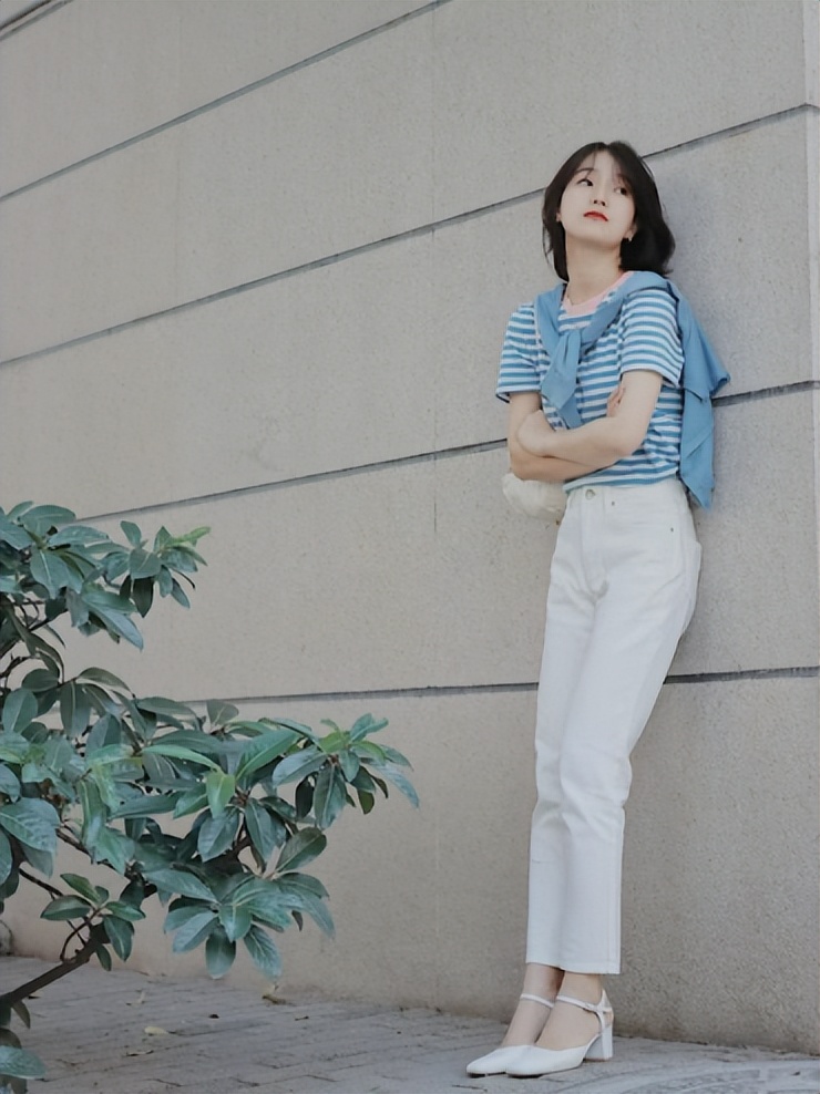 春夏流行的白裤子5种穿搭方法，清爽又自在