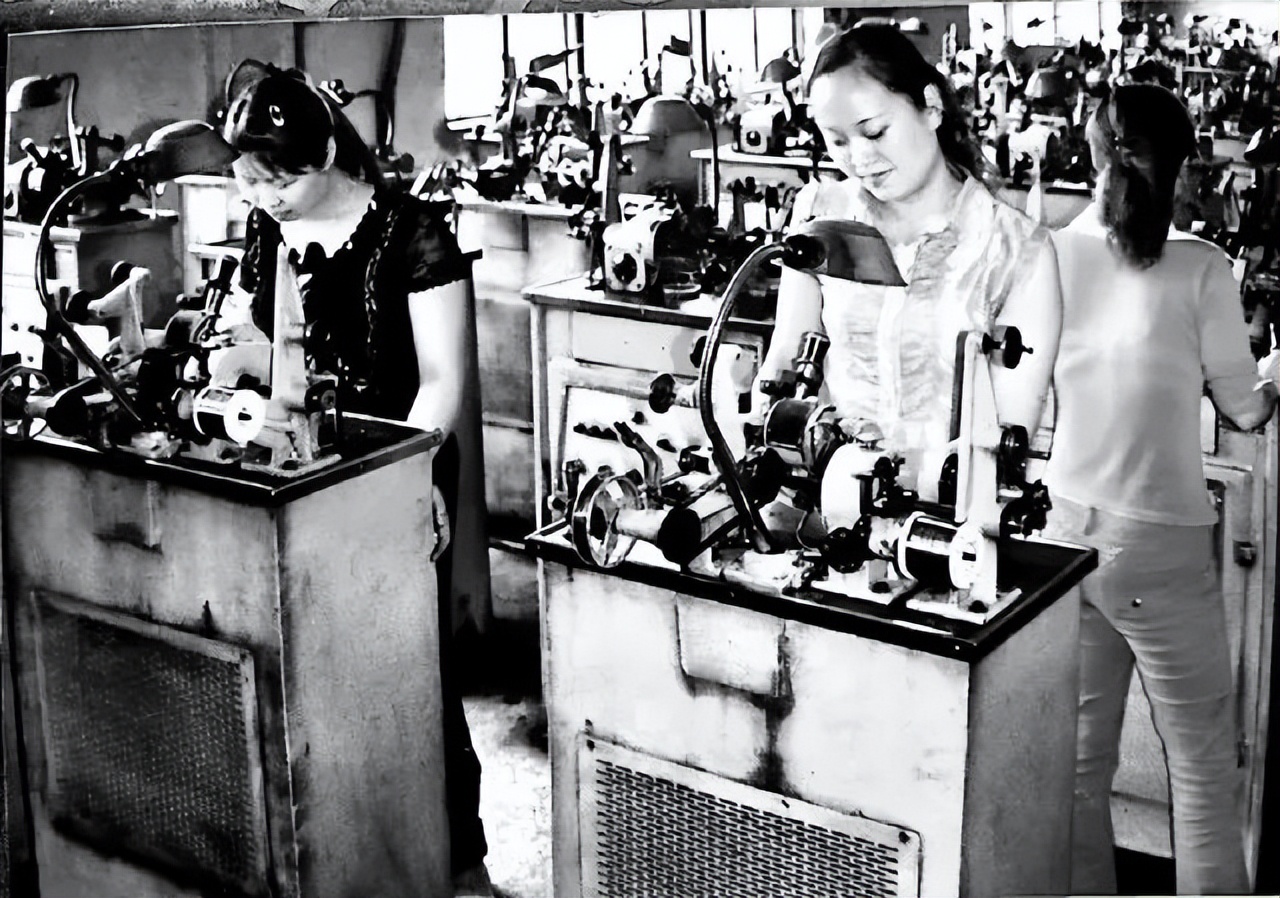 夜空中最亮的星点亮城市,夜空中最亮的灯泡