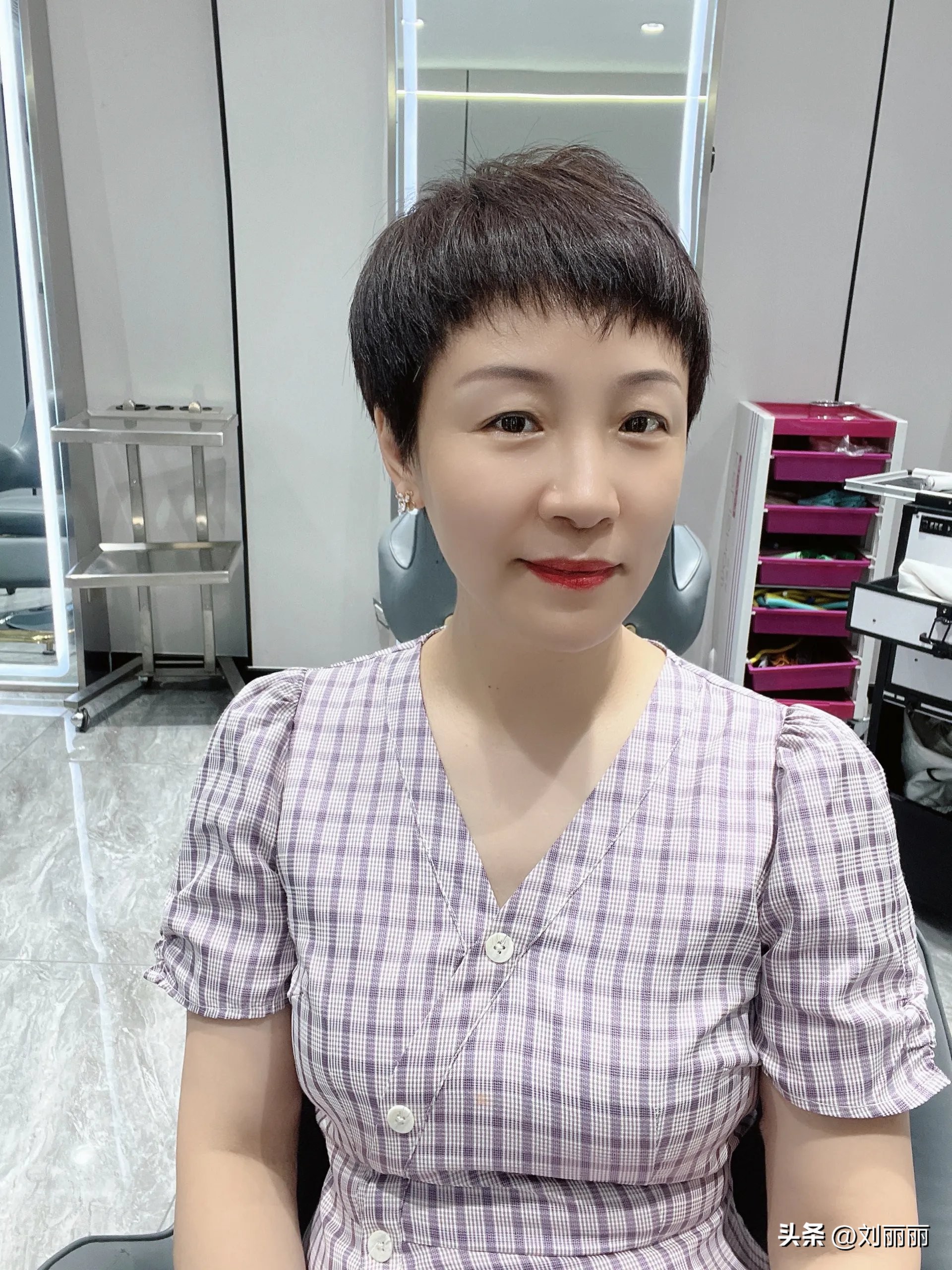 12-15岁学生适合的发型短发不挑脸,短发发型女2020流行发型30-40岁