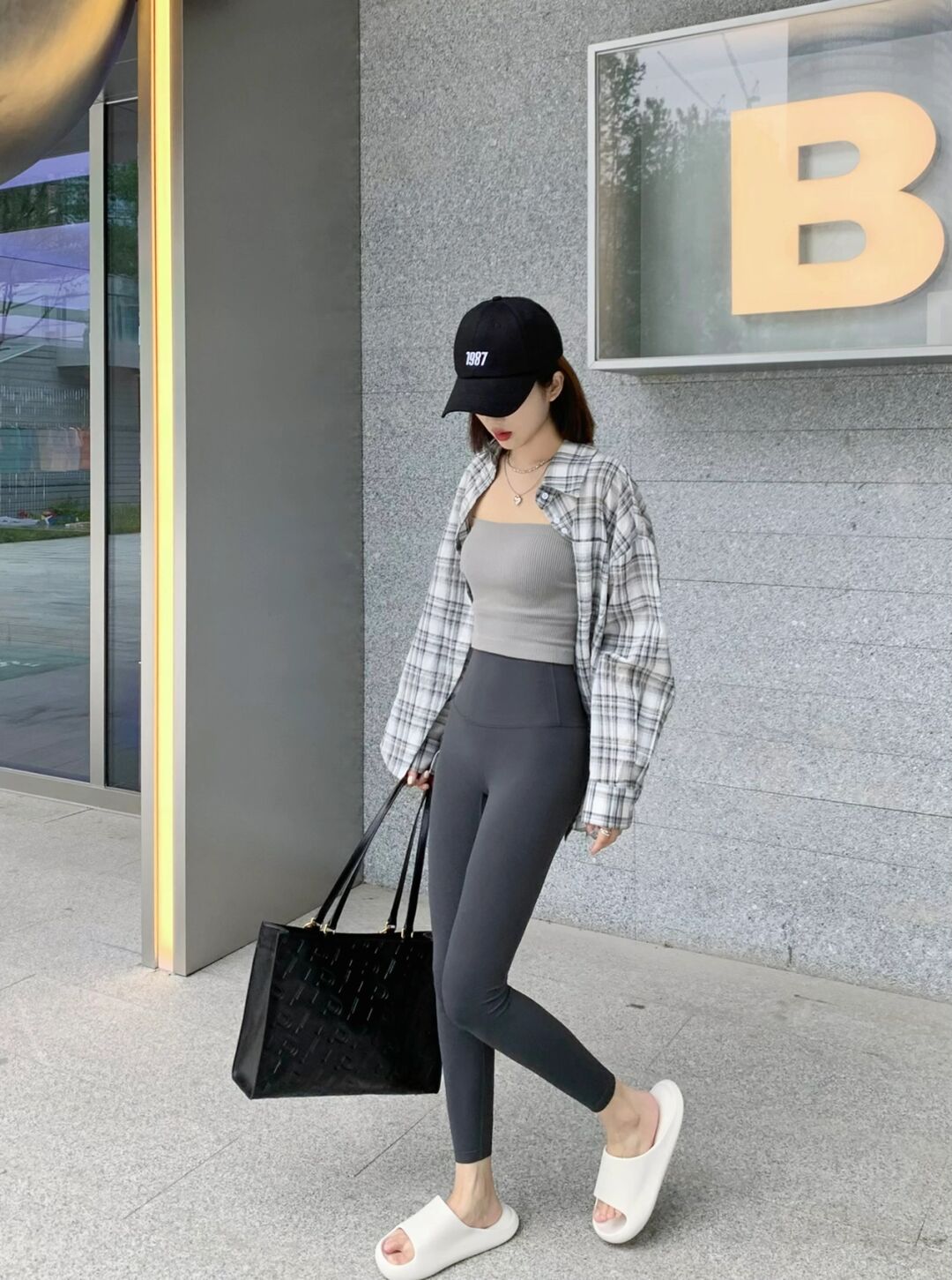 瑜伽裤高腰怎么选择,瑜伽裤到底选紧身还是宽松的好看