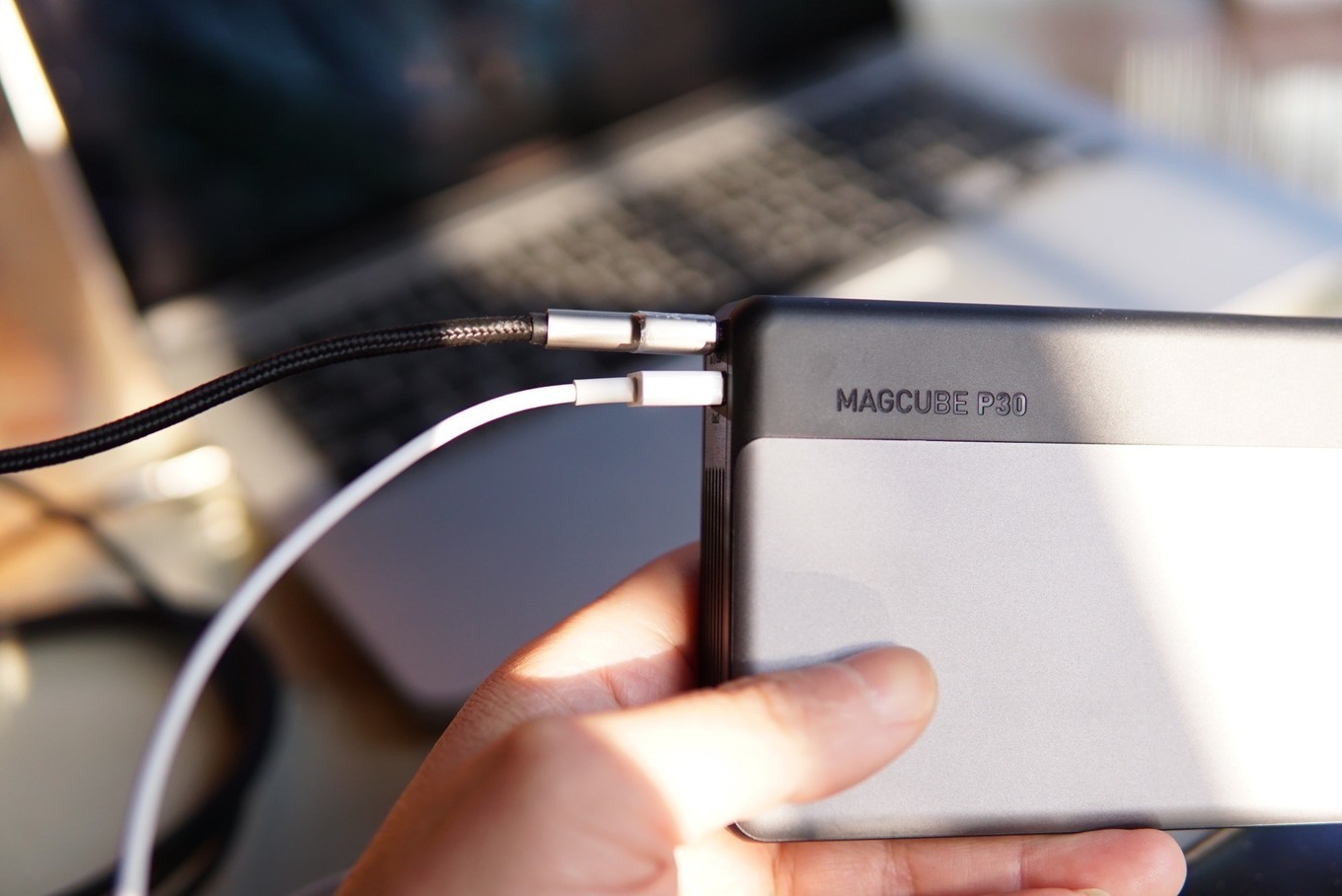 aohi100w充电宝,能给电脑100w充电的充电宝