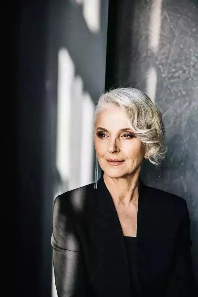 女性更年期补充激素吃什么药,女性更年期服用雌激素的利弊