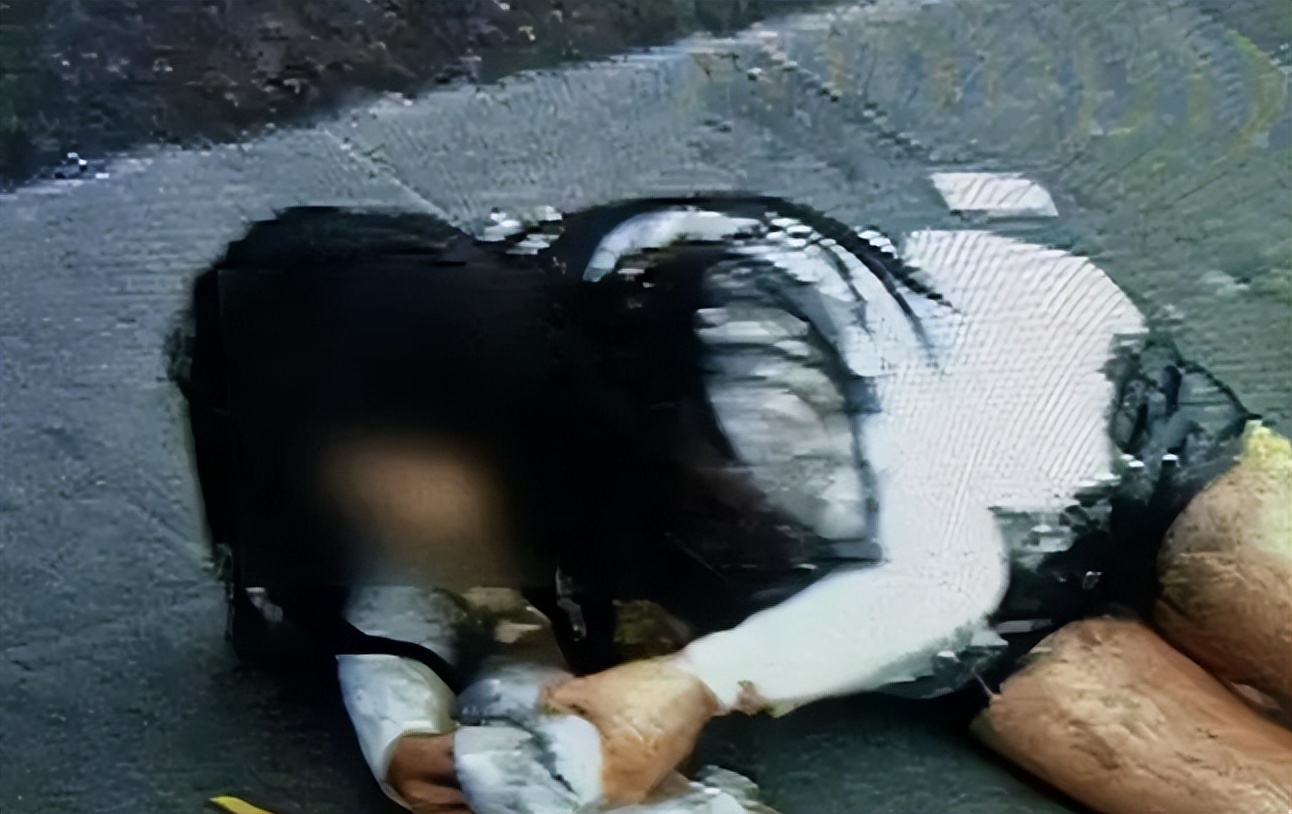 4名16岁男女火烧一女子*处私**，致其死亡，直言：我未成年，我怕啥