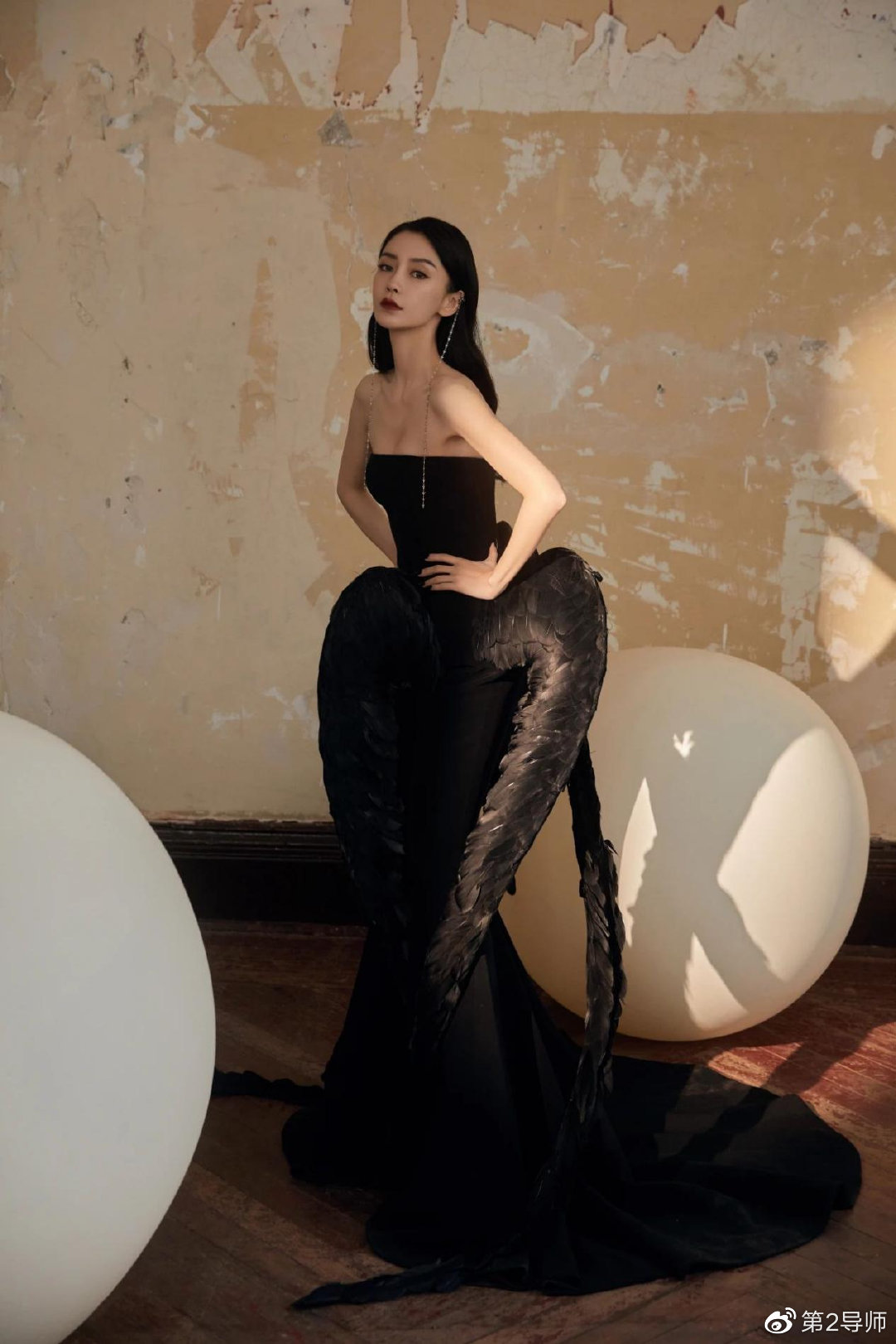 微博之夜红毯红色礼裙造型,微博之夜明星都有几套高定