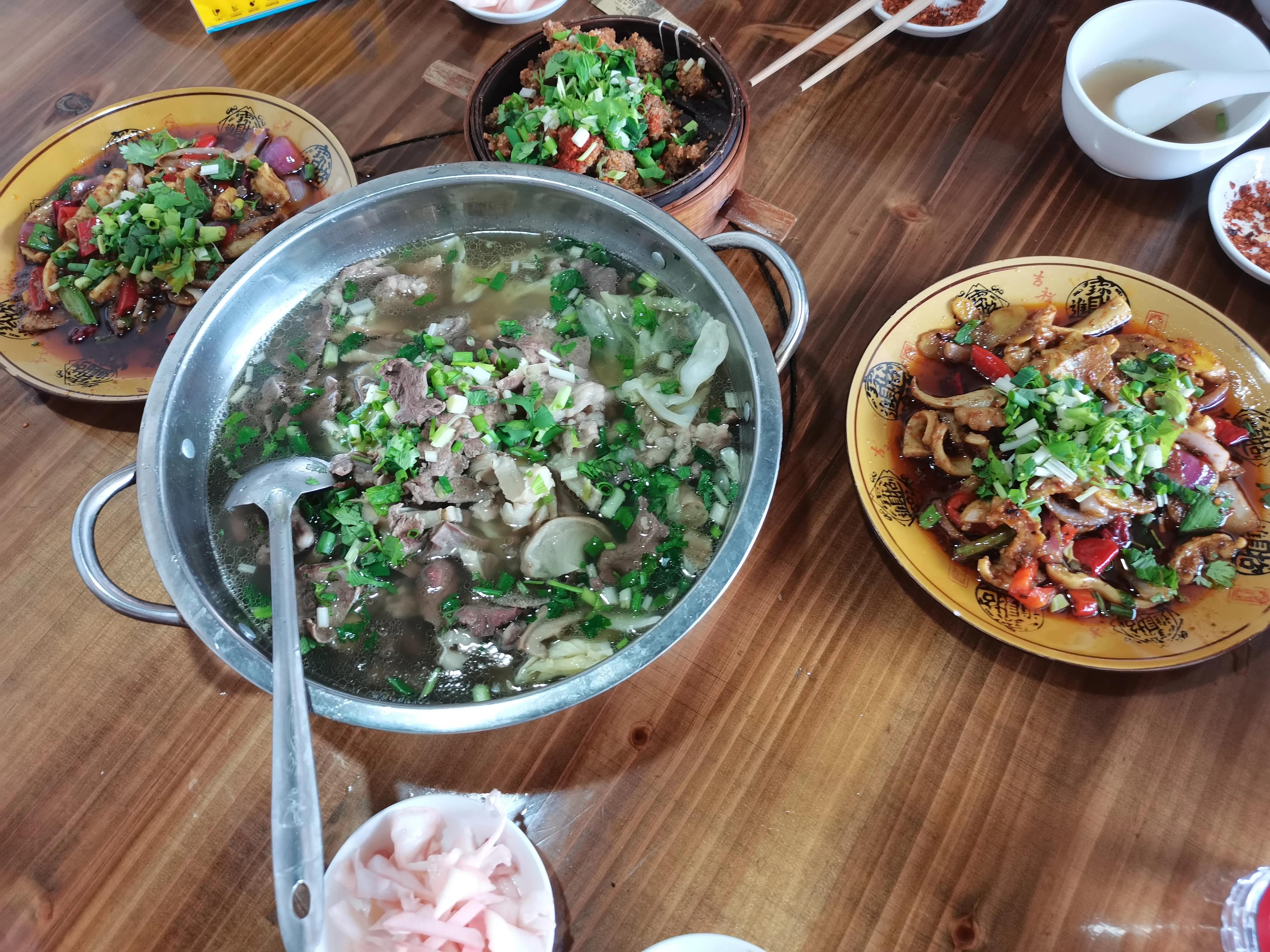 苏稽古镇最有名的跷脚牛肉,峨眉山市苏稽牛肉馆