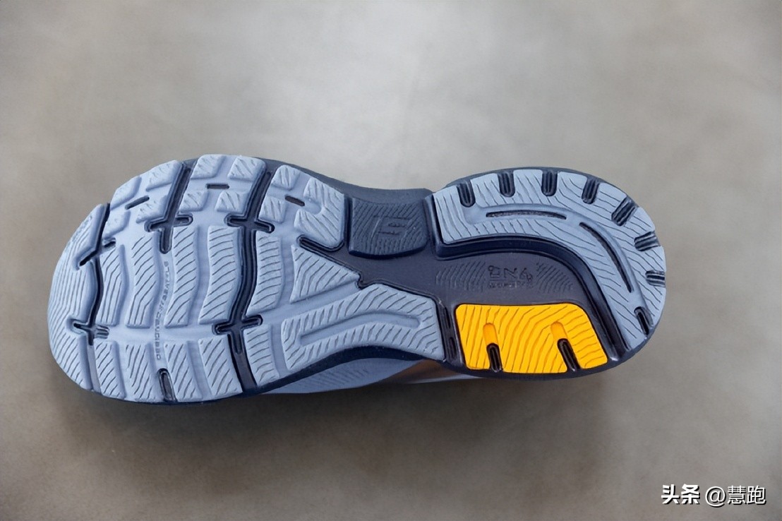 灵动飘逸的脚感你体验过吗？这双跑鞋可以给你答案