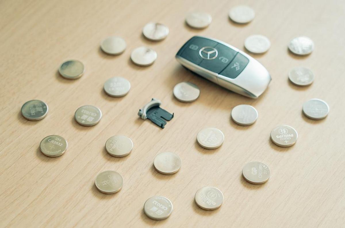 一颗纽扣电池能够让手表用多久,一颗纽扣电池相当于多少毫安