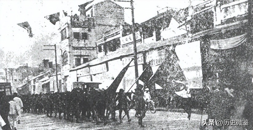 59年*振华苏**被迫离婚带6个娃,毛主席看不下去了:再找个合适的