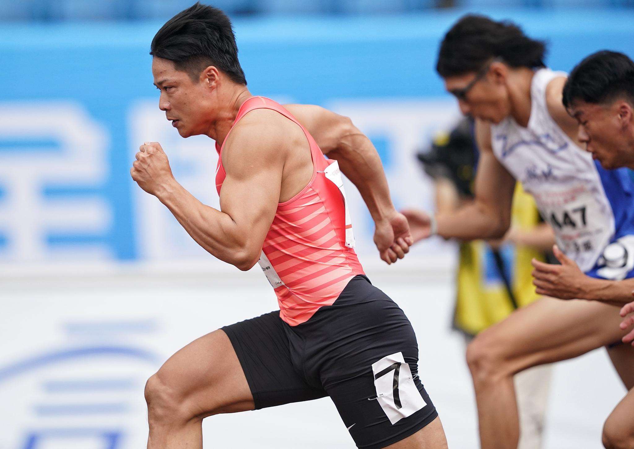 郑恺为什么要和苏炳添训练,郑恺以前国家二级运动员的视频