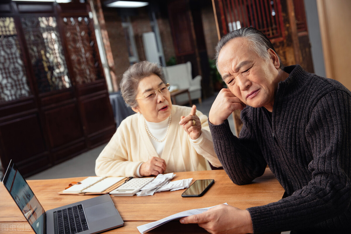 老年人总有尿感怎么回事,老年人夜间尿多怎么治