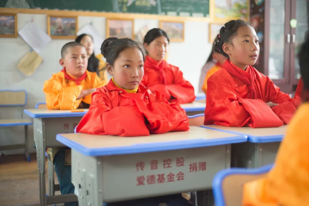 传音携手爱德基金会走进甘孜藏区学校，开展“圆梦体育包”项目