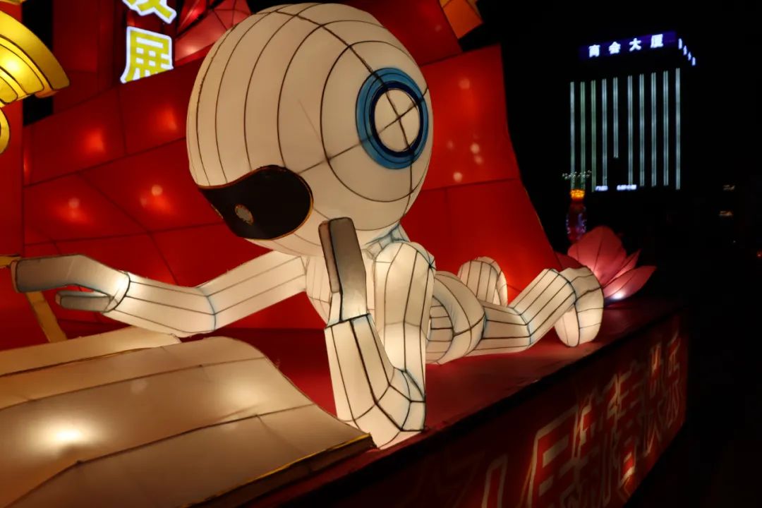 走基层点亮花灯照亮幸福生活,逛花灯迎新春一起来寻找浓浓年味