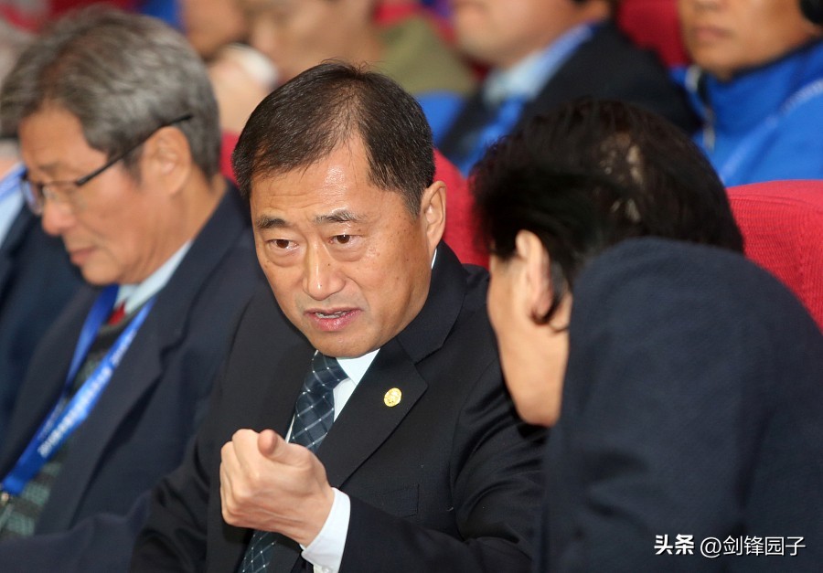 不用猜下一个，主席、纪委主任都被“罚下”,足坛谁都可能进去