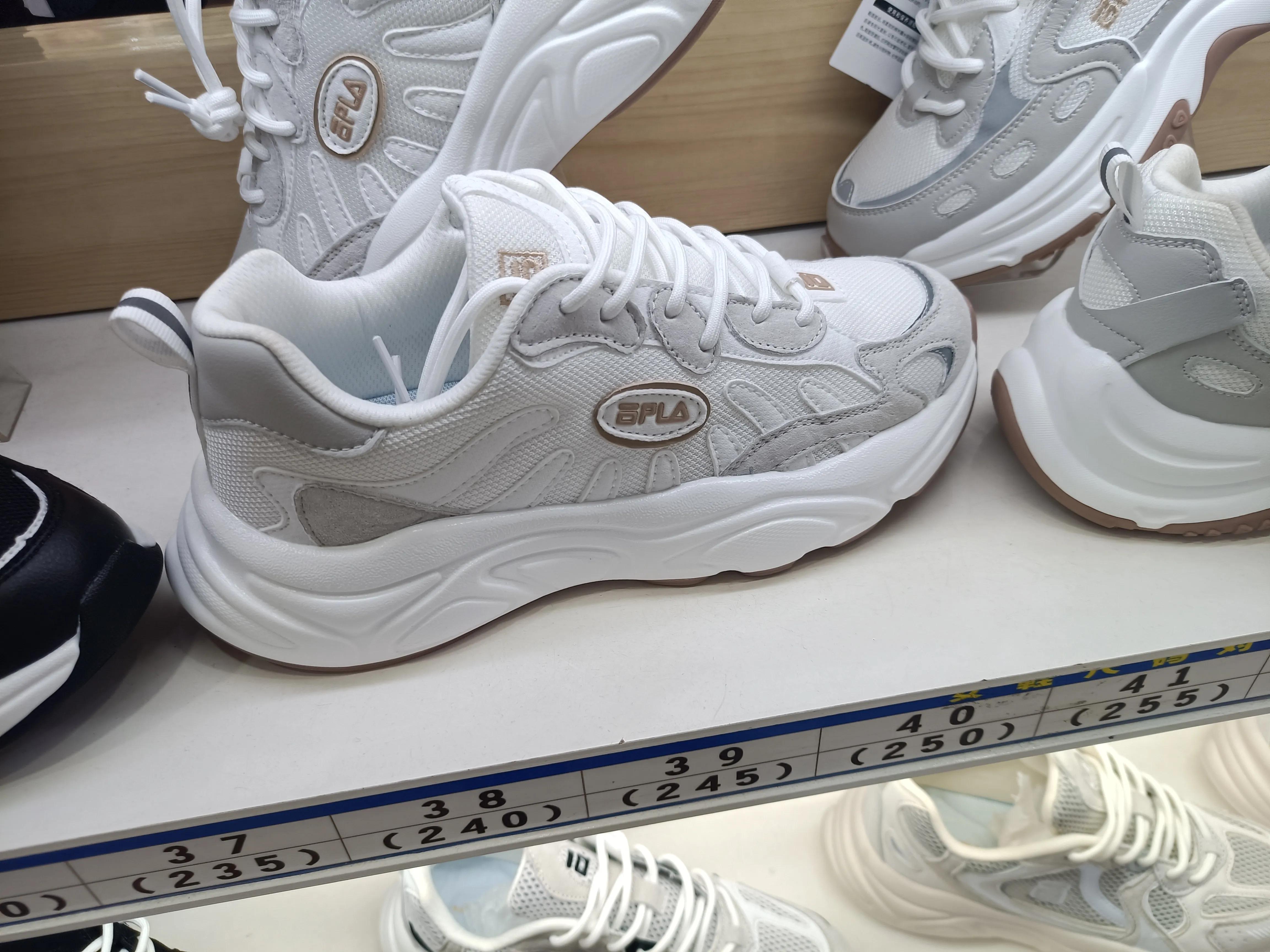 看图找不同，沈阳某商场惊现运动鞋界的“李鬼”们