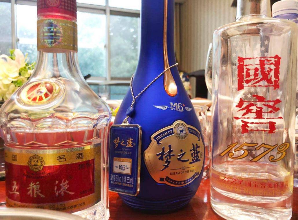 中秋送礼推荐高端白酒,送礼送哪款高端酒合适