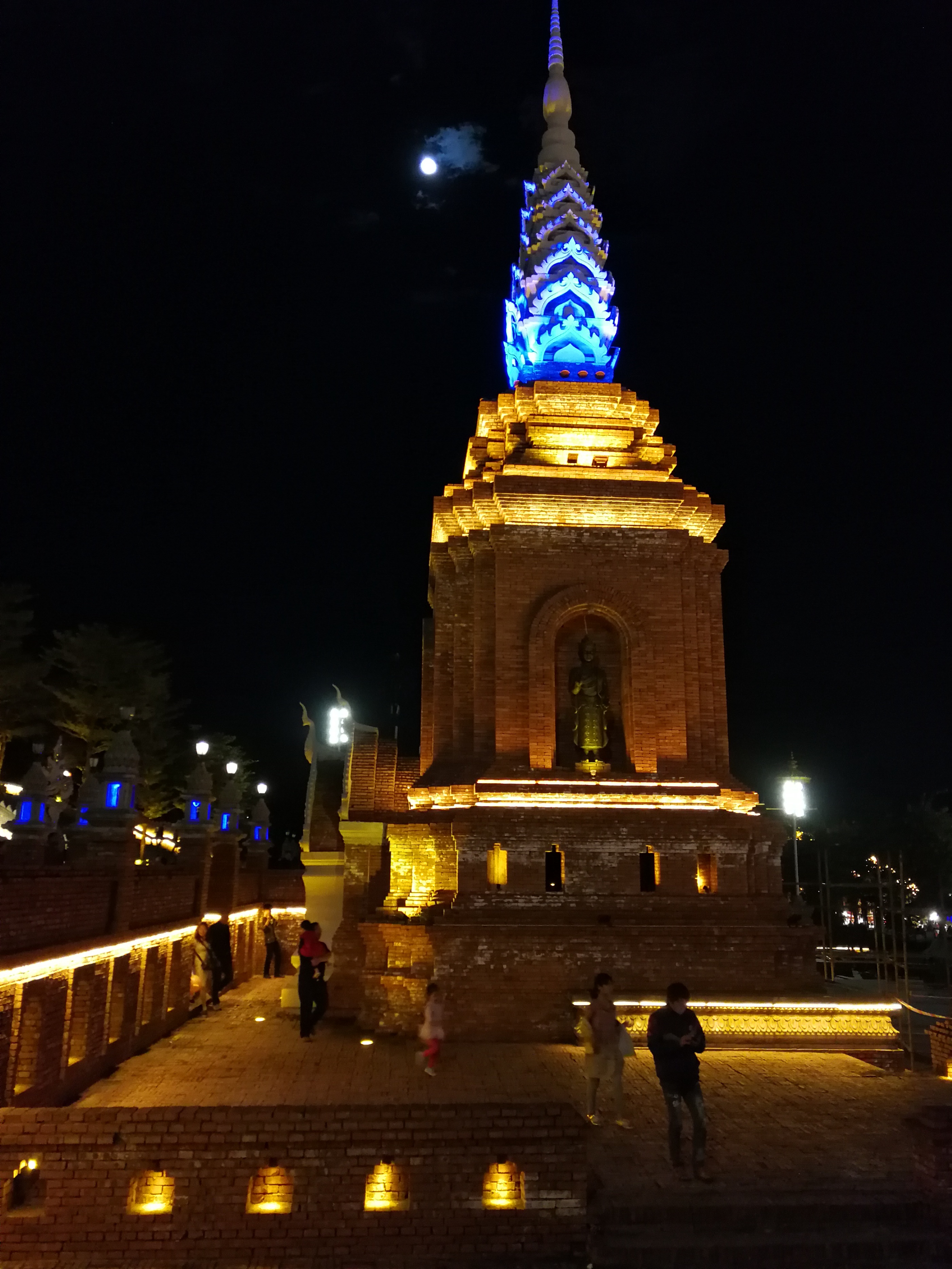 带大家走进美丽的西双版纳,带您走进美丽的西双版纳