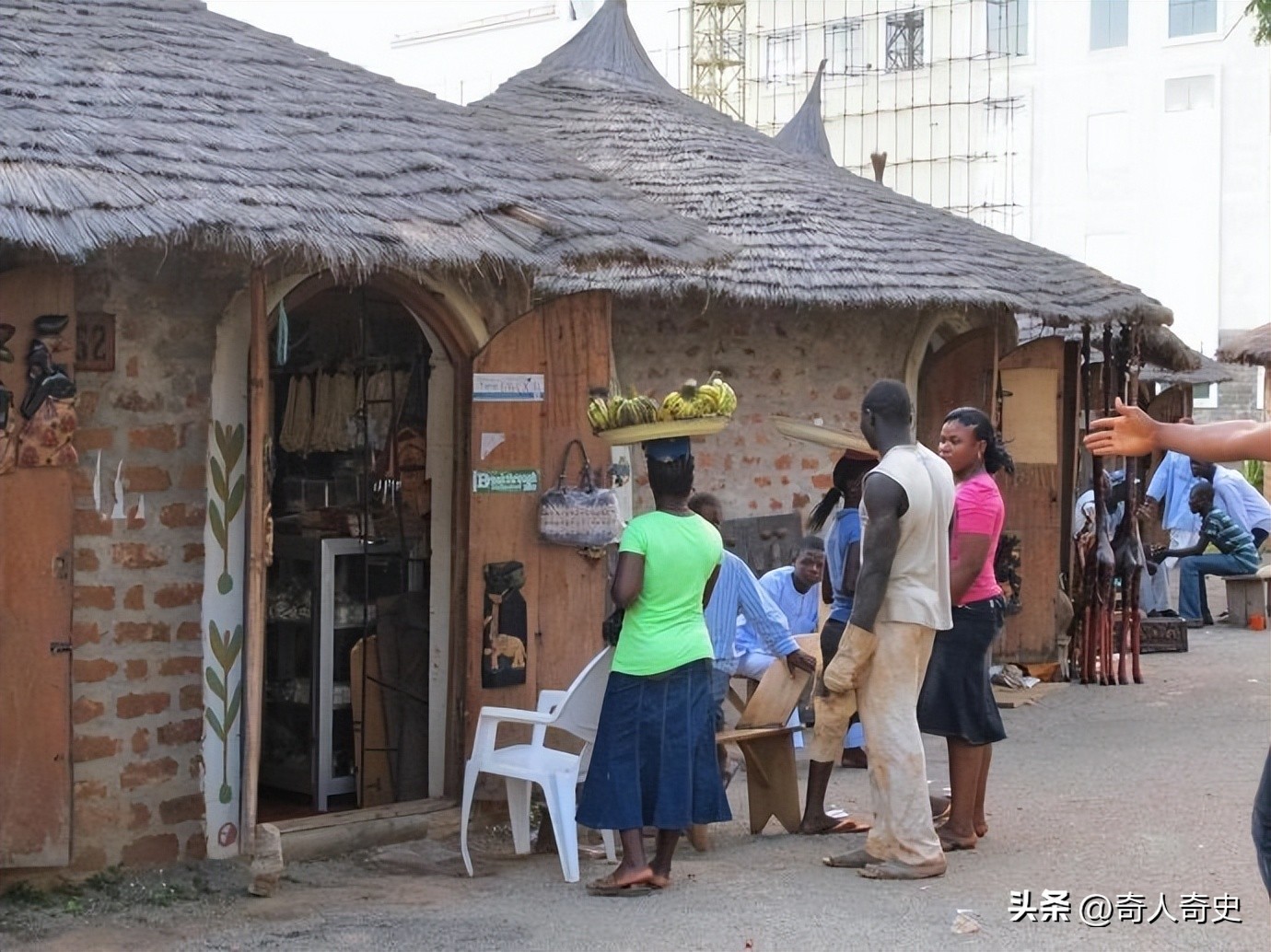 2019年，河南小伙意外当上非洲“酋长”，坐拥百亩地