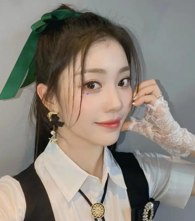 从人气垫底到拥有百万直拍的鬼马爱豆！她怎么变美的？