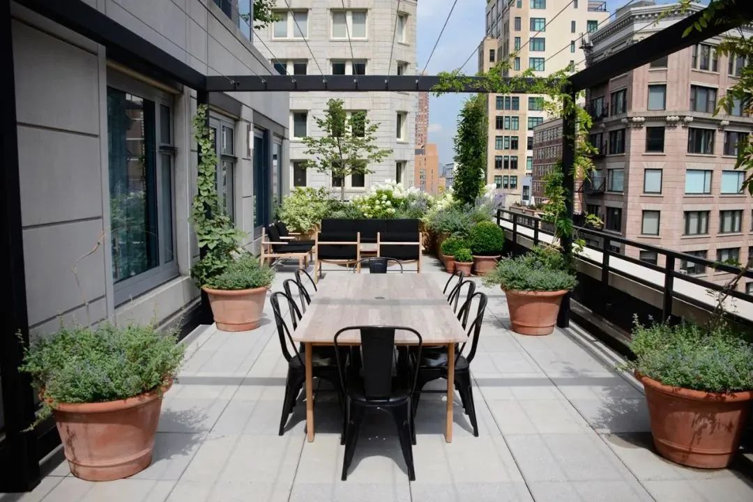 老公不顾反对买露台的顶楼房子,老公坚持买顶楼住不到半年