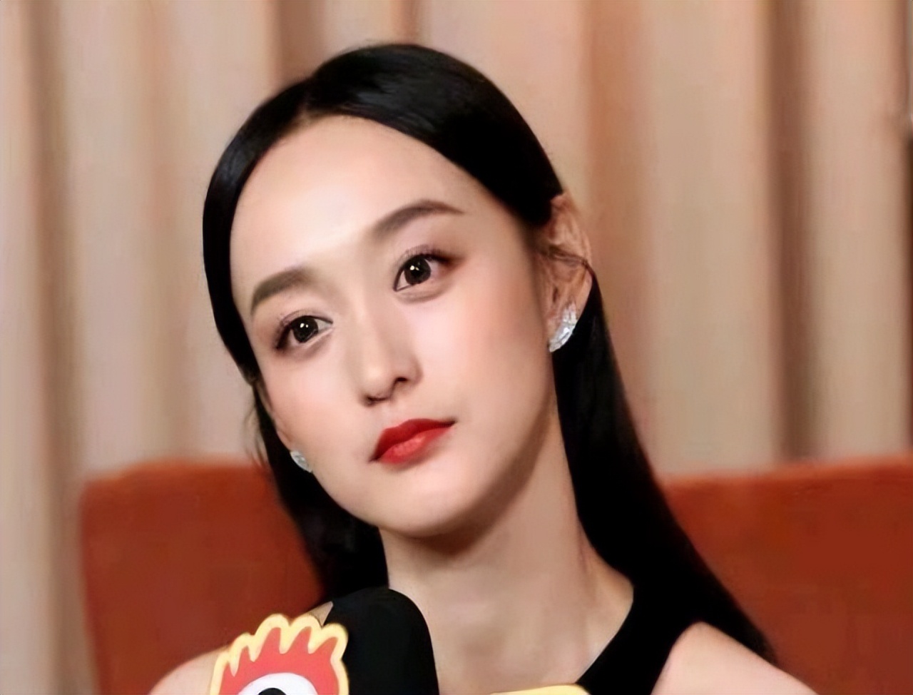 既显苦相又显老,脸上有这几个特征的女生是高级脸