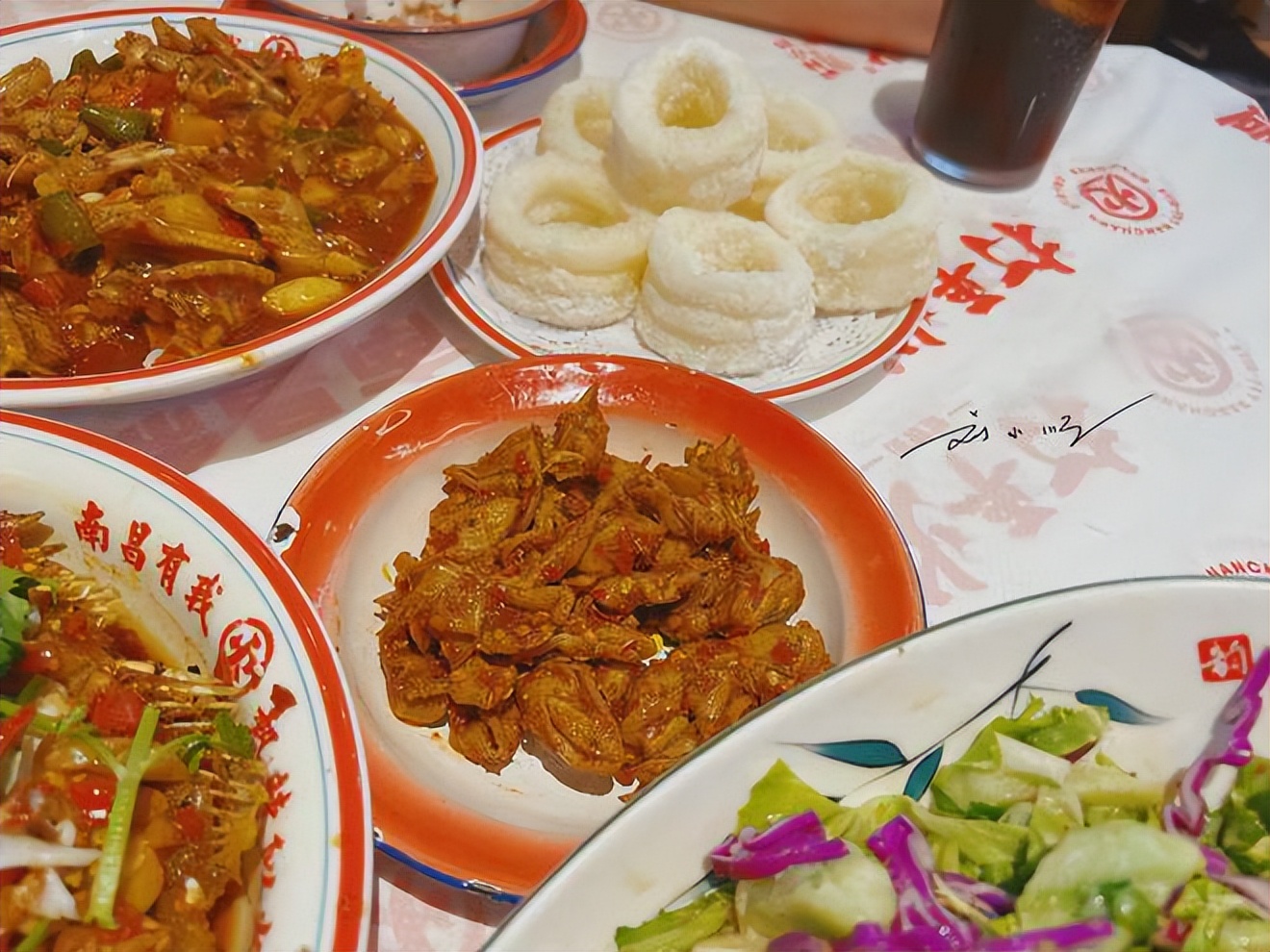 吃南昌美食辣哭的外地网红,网红江西南昌吃辣