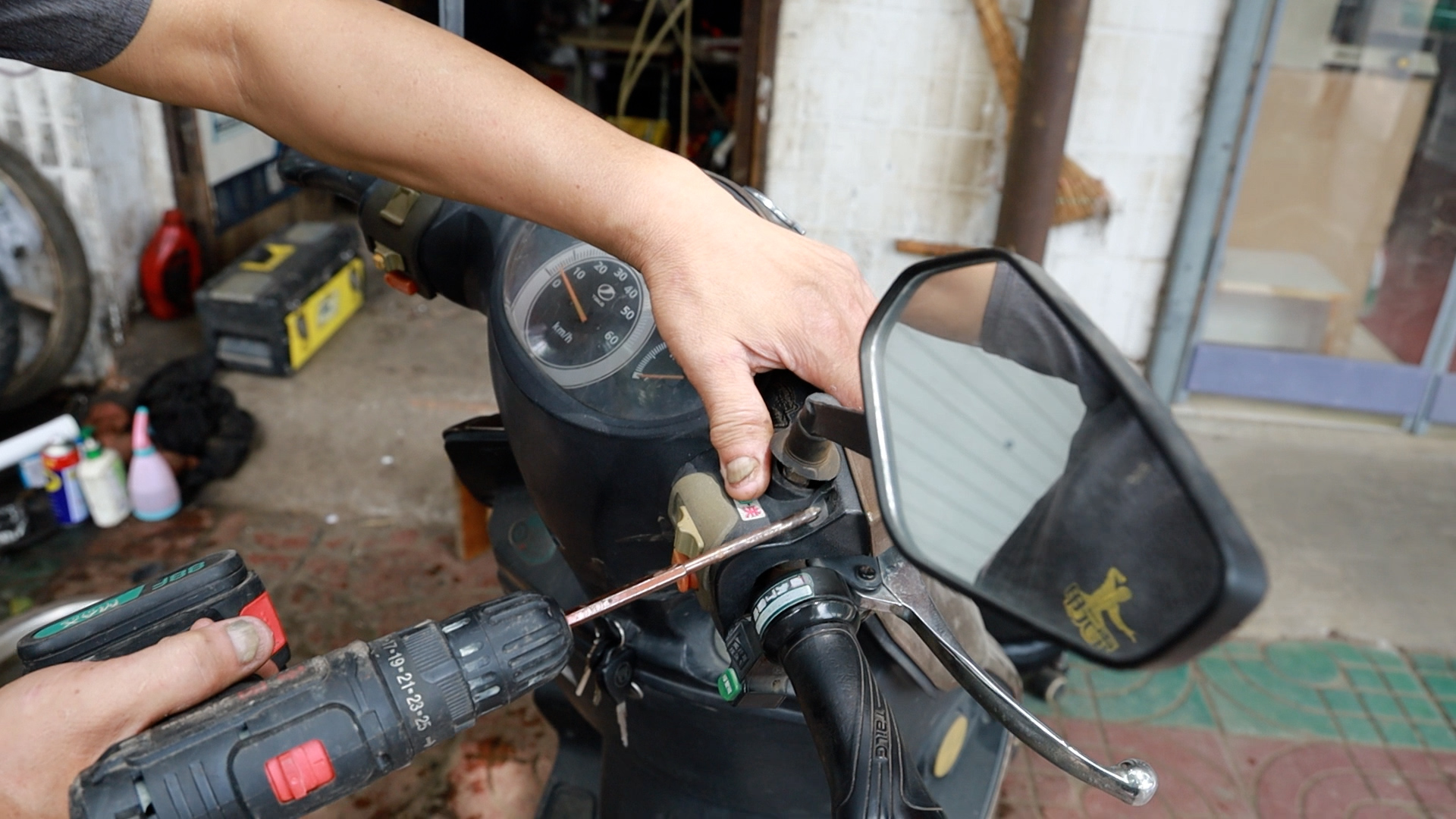 电动车仪表罩子发黄小妙招,电动车仪表发黄怎么处理