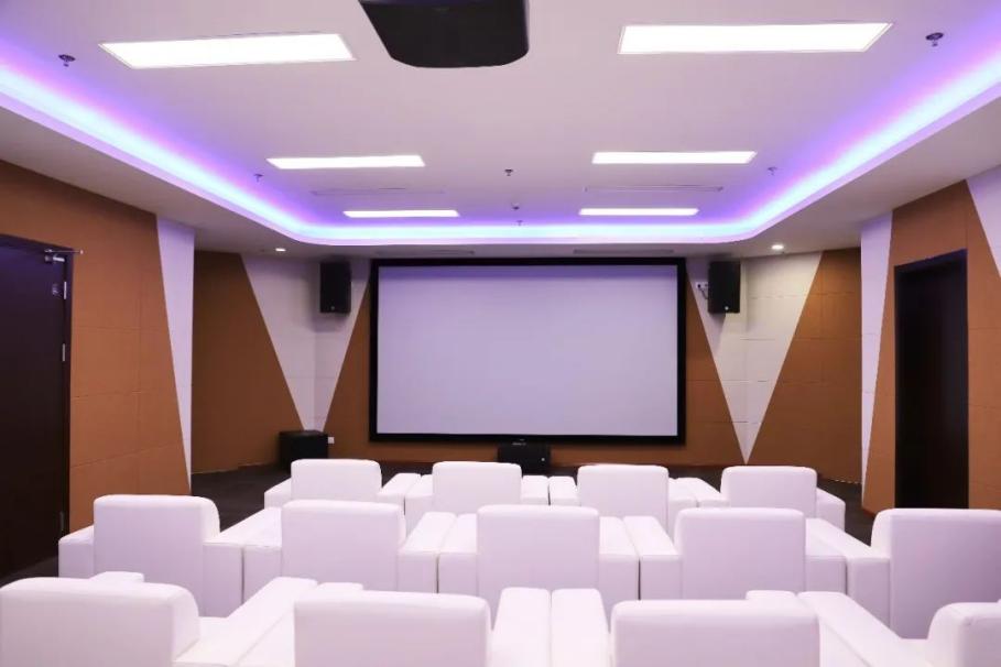 坐拥四大分馆，上海名校“网红地标”惊艳出圈！今天，让我们把“头条”留给它