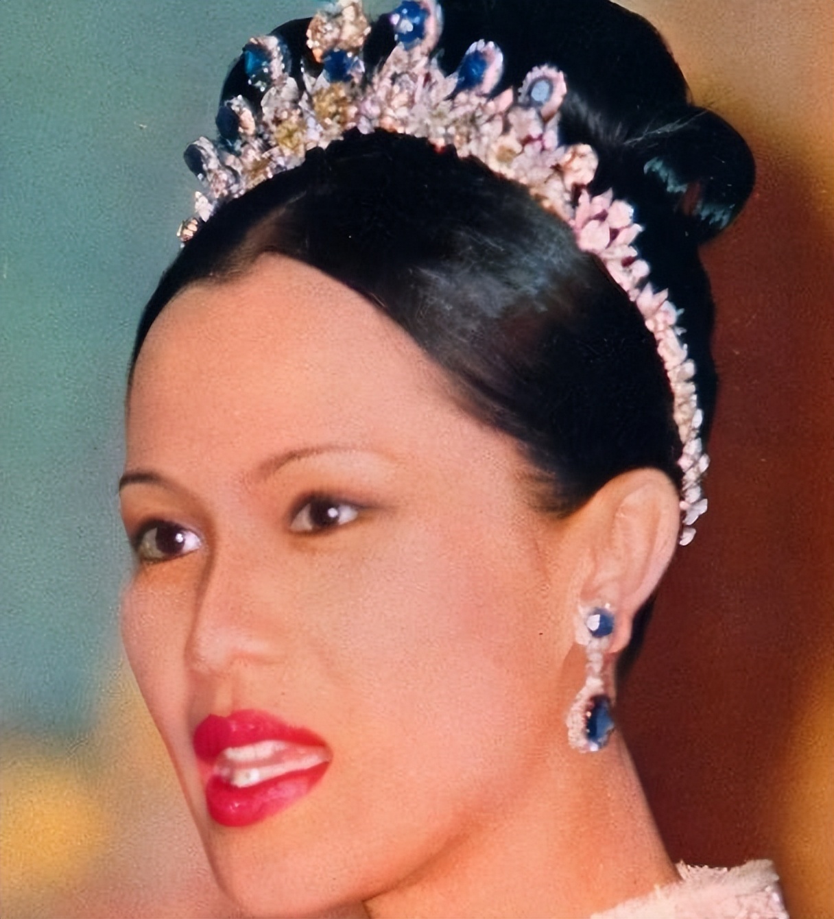 泰国王后诗丽吉钻石王冠,泰国国王皇冠