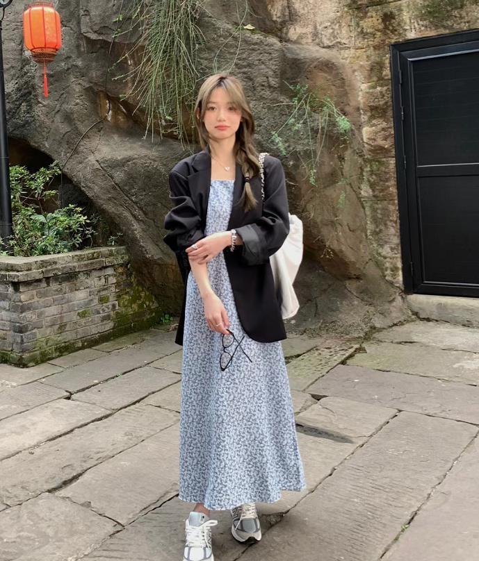 春天白色西装外套配什么裤子好看,春季西装和夏季西装搭配