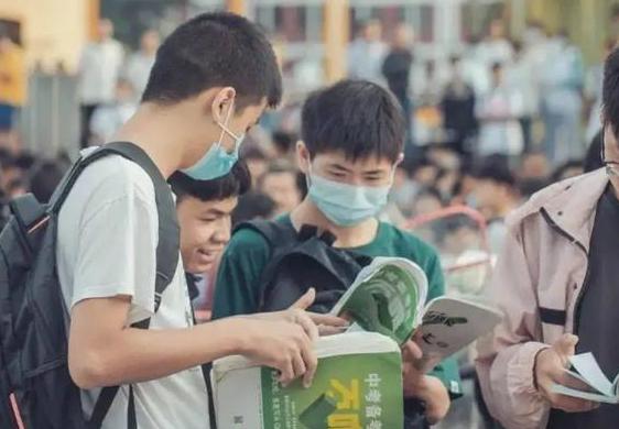 不到400分“考入”武汉大学毕业后，被骗15万？武大：查无此人