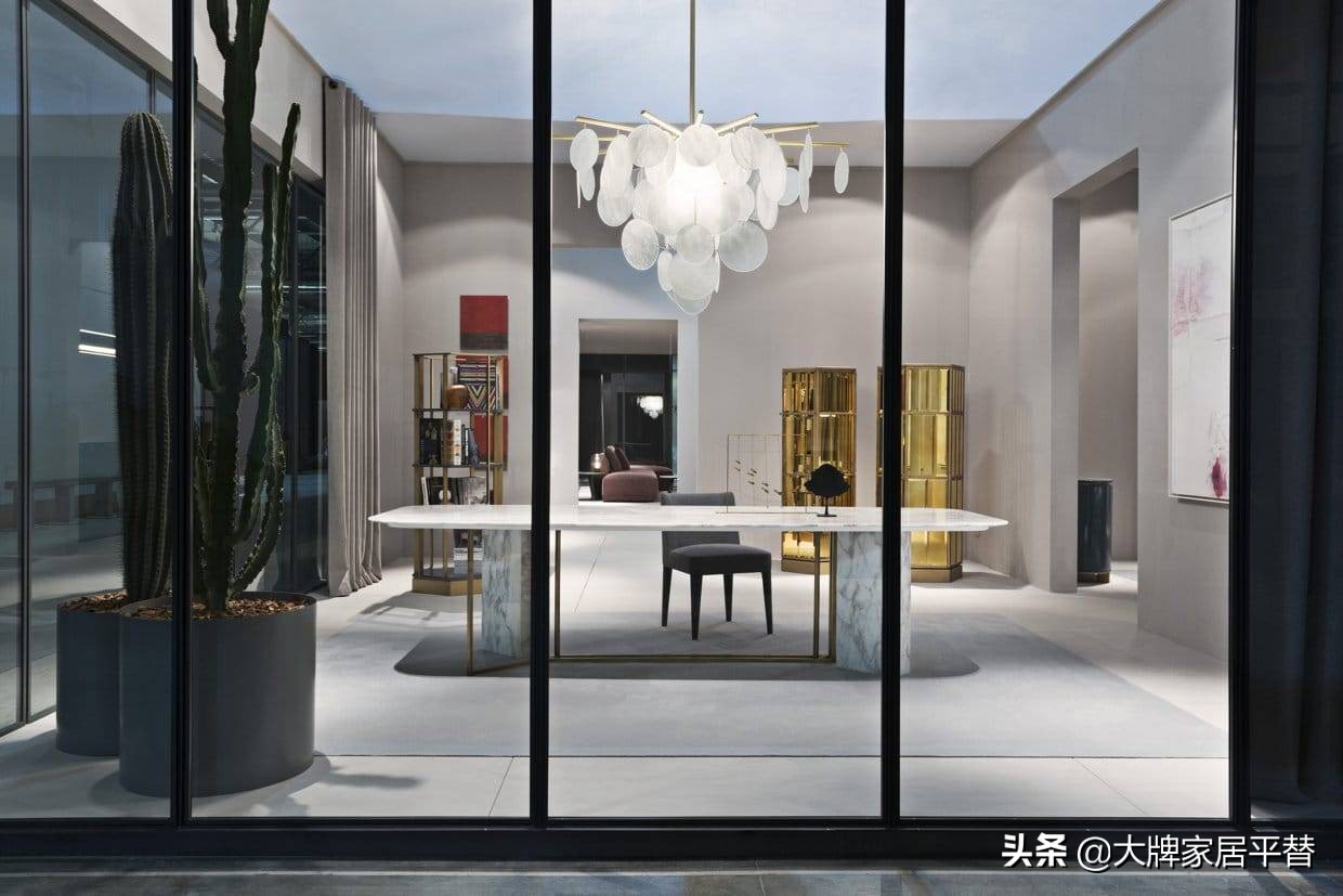 水晶灯具搭配现代简约家具,灯具和家具的搭配