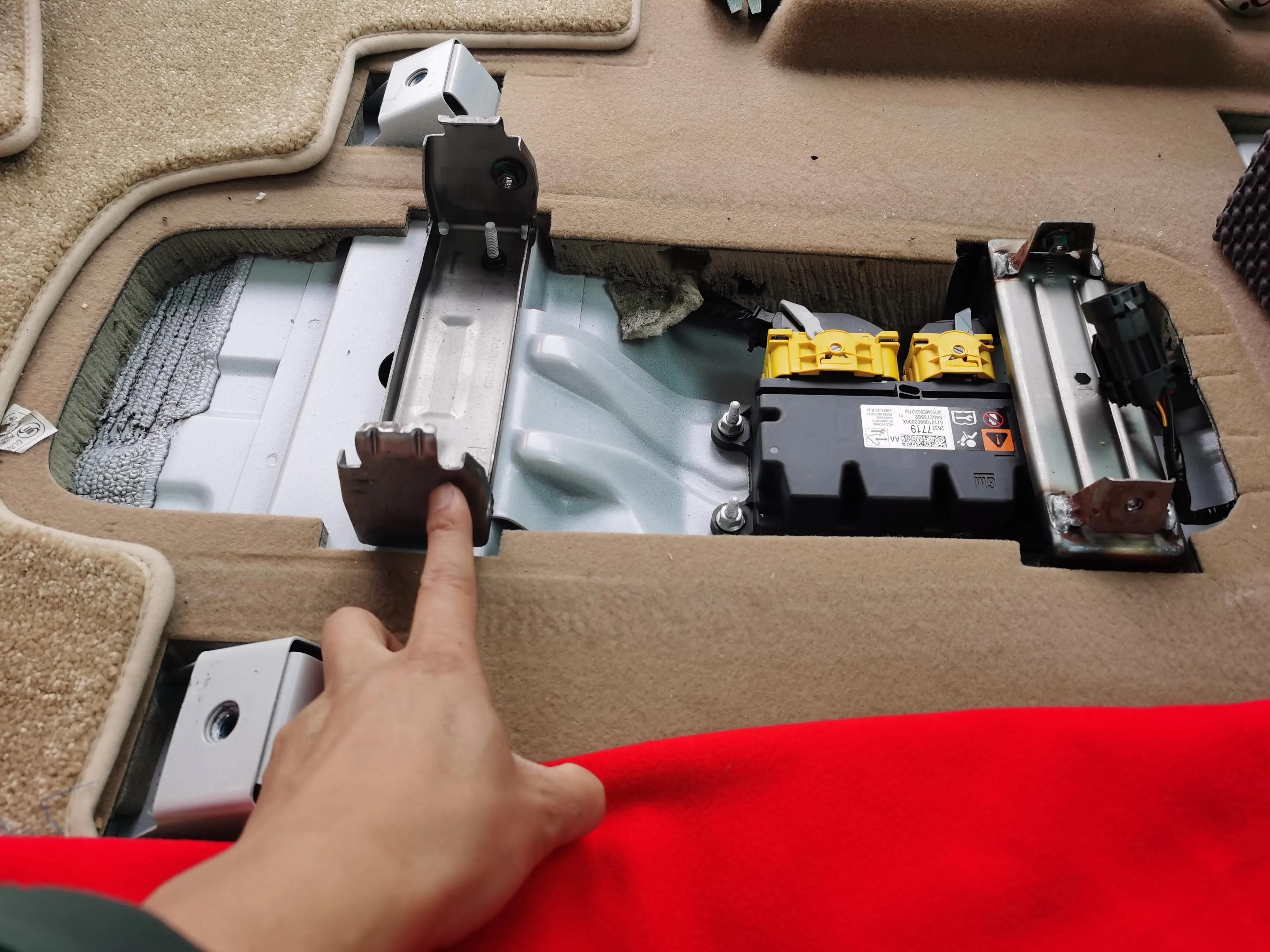 别克gl8扶手箱220v电源怎么接,别克gl8安装原车扶手箱