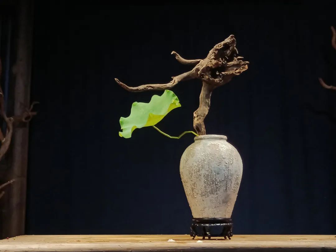 日本顶级禅意插花荷花,日式荷花插花