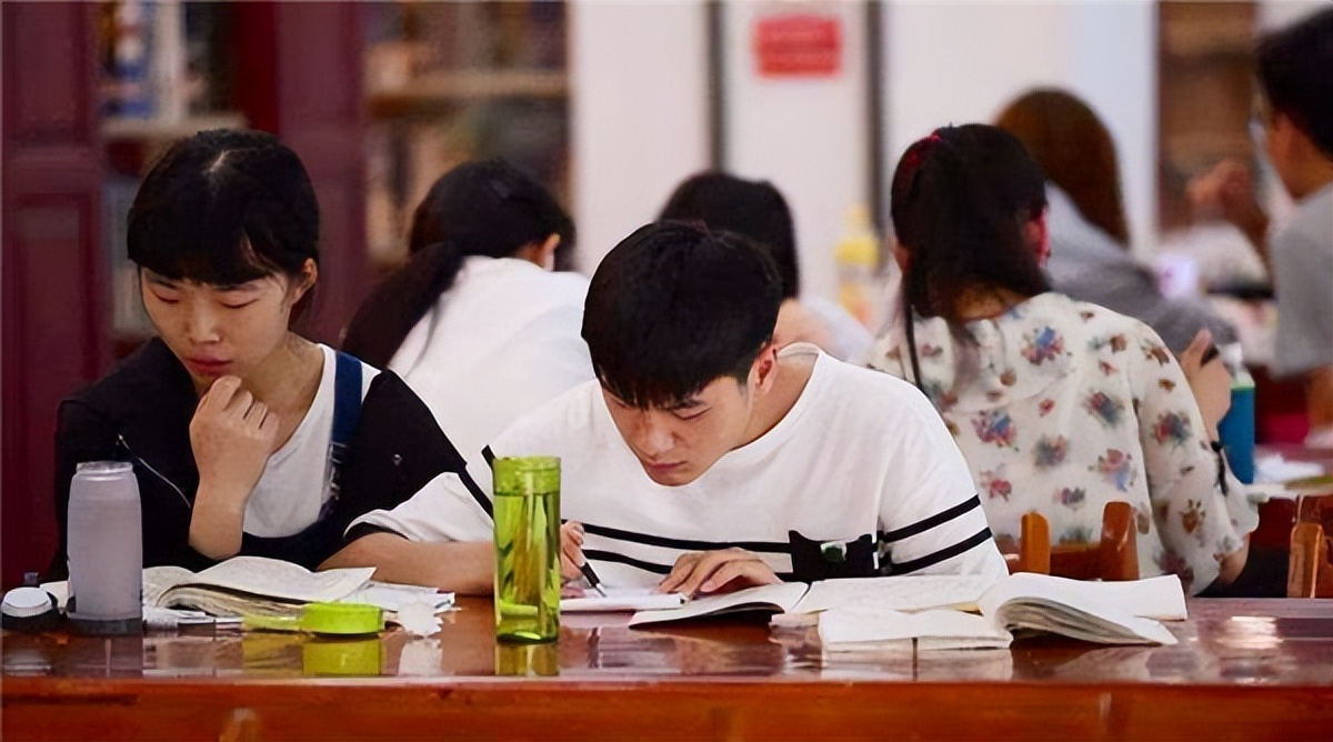 大学里的班干部毕业后有什么优势,上了大学才知道哪些证书该不该考