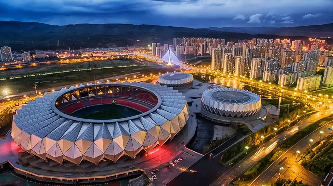 国内哪个城市适合夏天避暑十几度,夏天避暑最凉快的城市是哪个